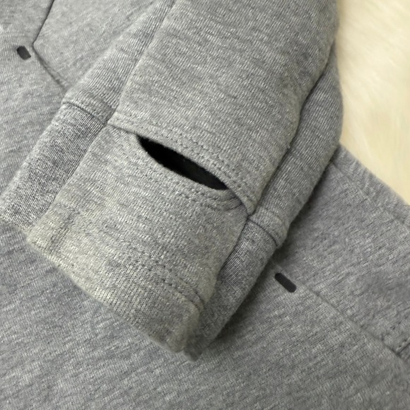 Nike | Tech Fleece Full Zip Runner's Hoodie in Gray Camo Trim - Picture 6 of 14